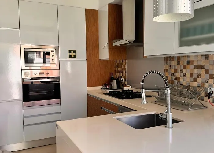 Ferienhaus Alfarim House - Close To Meco And
