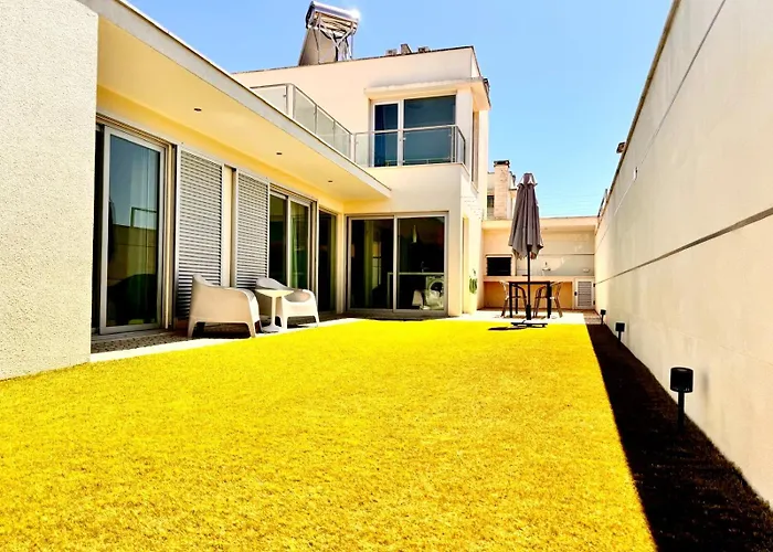 Alfarim House - Close To Meco And Ferienhaus